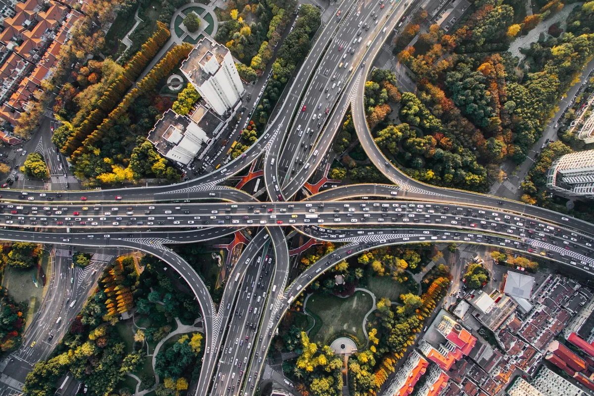 Rubrik_Verkehr_c._Pixabay_Autobahnkreuz_von_oben_architecture-1837176_1920